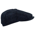 Vue de profil d'une casquette Baker Boy Harris Tweed® au motif chevrons bleu marine et noir.