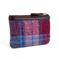 Vue arrière du petit porte-monnaie Harris Tweed® rose et bleu montrant la continuité du tissage tartan.