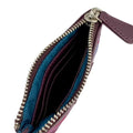 Vue de l'intérieur du petit porte-monnaie Harris Tweed® montrant la doublure textile et les compartiments de rangement.