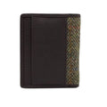 Vue arrière du portefeuille deux volets Harris Tweed® montrant la structure en cuir végan marron et une bande verticale de tweed assorti.