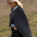 Tricot poncho femme country laine Mérinos Remington Iron Grey